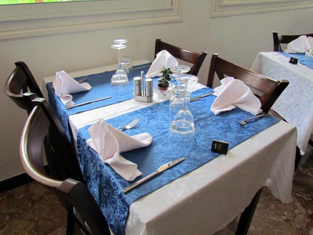 Hotel Restaurant Le Lachens La Bastide  Bagian luar foto